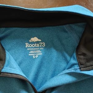 Roots Canada active 1/4 zip pullover, S